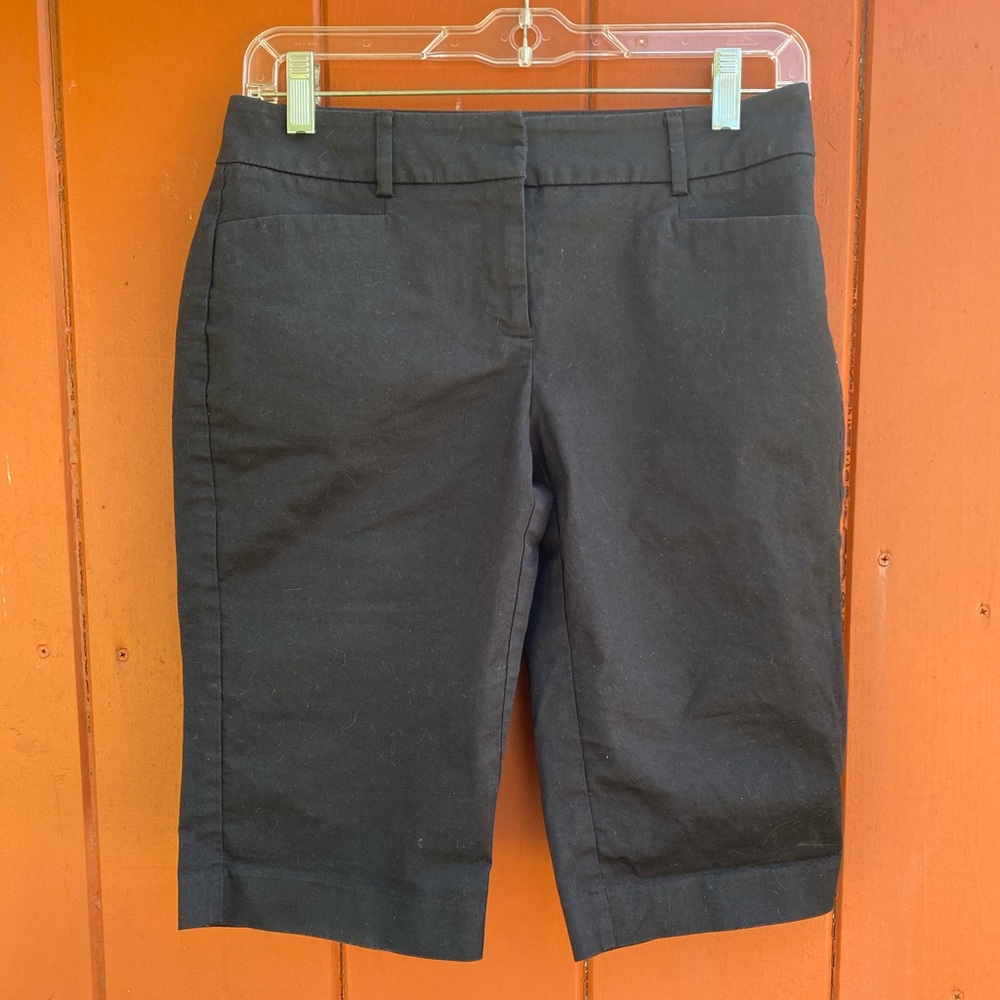 Black Bermuda shorts from New York and Company